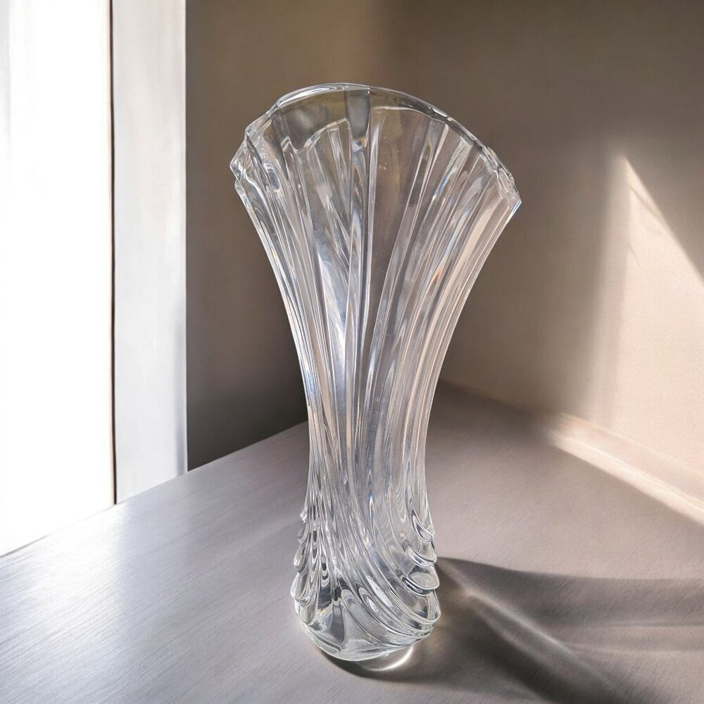 Clear Crystal Glass Swirl Design Fluted Vase Elegant‎ Modern Home Decor Accent